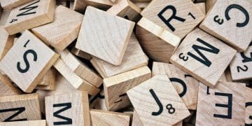 Fichas de Scrabble con letras apiladas – Mundo Chido