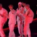 BTS actuando en concierto durante la gira Love Yourself