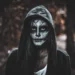 Persona con maquillaje de terror de calavera