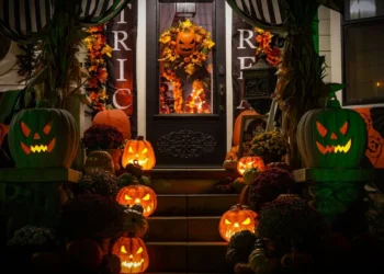 Decoraciones de Halloween en una tienda