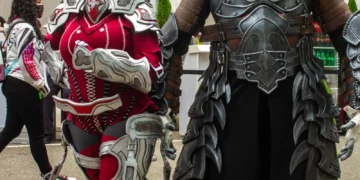Cosplayer caracterizado como soldado de Gears of War