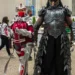 Cosplayer caracterizado como soldado de Gears of War