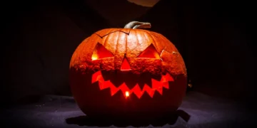 Calabaza tallada iluminada