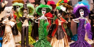 Personas caracterizadas como La Catrina