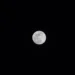 Luna llena en el cielo nocturno