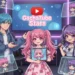 Tres personajes de anime sentados en un estudio iluminado con neón. Un chico de pelo azul hace gestos a una chica de pelo rosa que sostiene una tableta, mientras que una chica de pelo morado sujeta un micrófono. Las pantallas muestran versiones chibi de cada personaje. Detrás de ellos hay un cartel de GachaTube Stars.