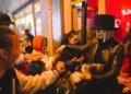 Niños disfrazados pidiendo dulces en Halloween