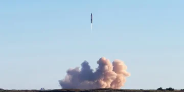 Cohete Starship de SpaceX despegando