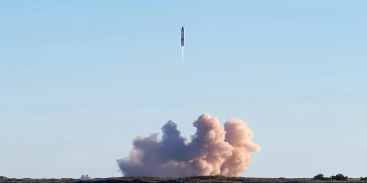 Cohete Starship de SpaceX despegando